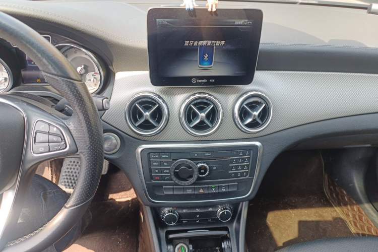 Used Mercedes-Benz GLA 2016 GLA 200 Sport Edition Audio And AC Panel