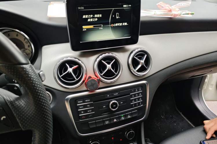 Used Mercedes-Benz GLA 2016 GLA 200 Sport Edition Audio And AC Panel