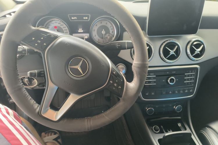 Used Mercedes-Benz GLA 2016 GLA 220 4MATIC Fashion Edition Center Console