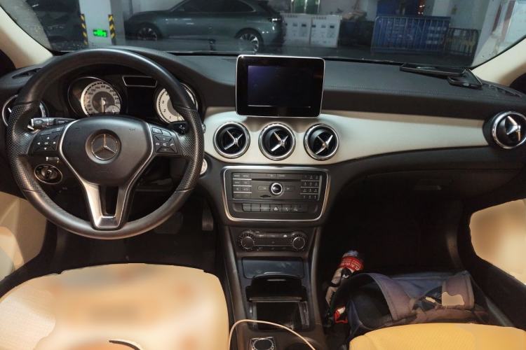Used Mercedes-Benz GLA 2016 GLA 200 Fashion Model Center Console