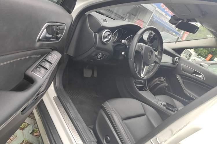 Used Mercedes-Benz GLA 2016 GLA 200 Sport Edition Driver Seat