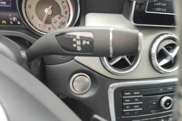 Used Mercedes-Benz GLA 2016 GLA 200 Sport Edition Gear Lever