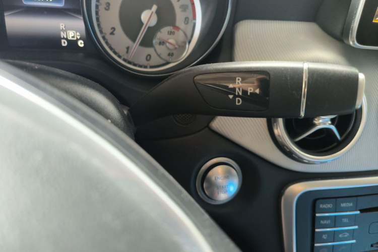 Used Mercedes-Benz GLA 2016 GLA 220 4MATIC Fashion Edition Gear Lever