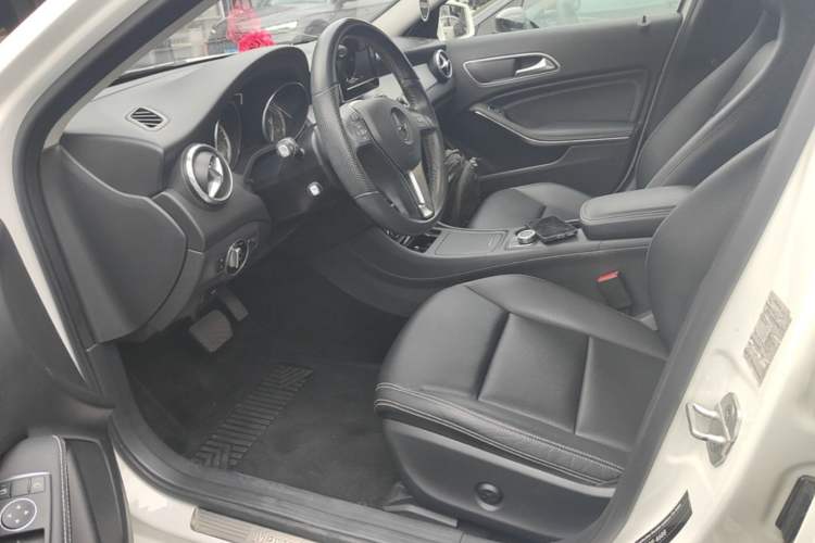 Used Mercedes-Benz GLA 2016 GLA 200 Sport Edition Left Front Seat