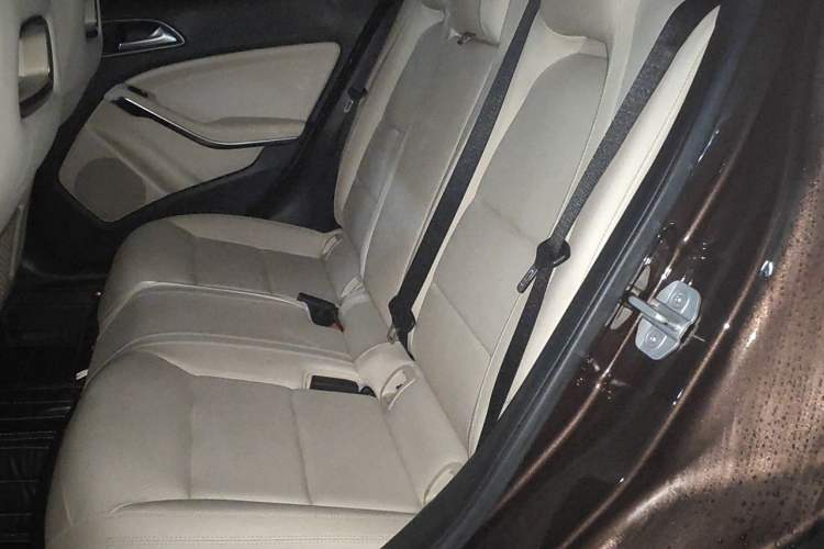 Used Mercedes-Benz GLA 2016 GLA 200 Fashion Model Left Rear Seat