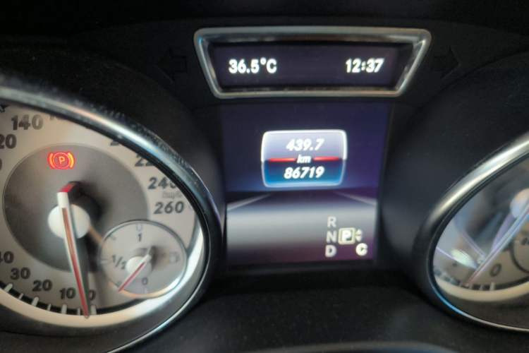 Used Mercedes-Benz GLA 2016 GLA 220 4MATIC Fashion Edition Odometer Close Up