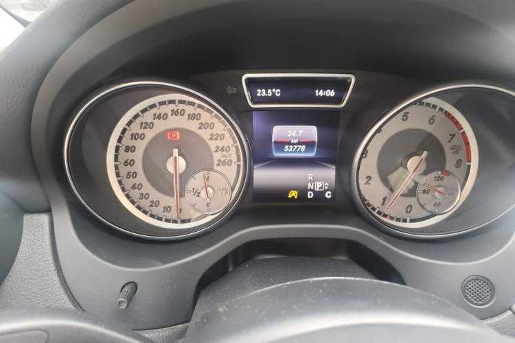 Used Mercedes-Benz GLA 2016 GLA 200 Sport Edition Odometer Close Up