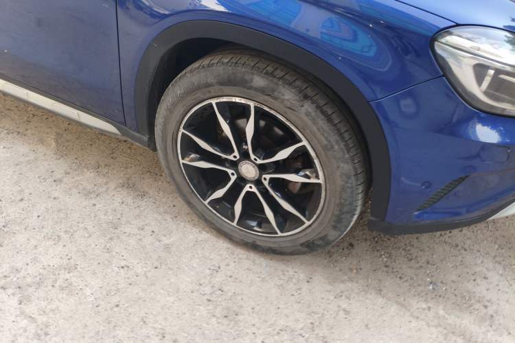 Used Mercedes-Benz GLA 2016 GLA 200 Blue Edition Right Front Wheel Hub