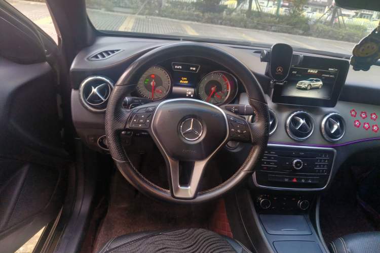 Used Mercedes-Benz GLA 2016 GLA 200 Sport Edition Steering Wheel