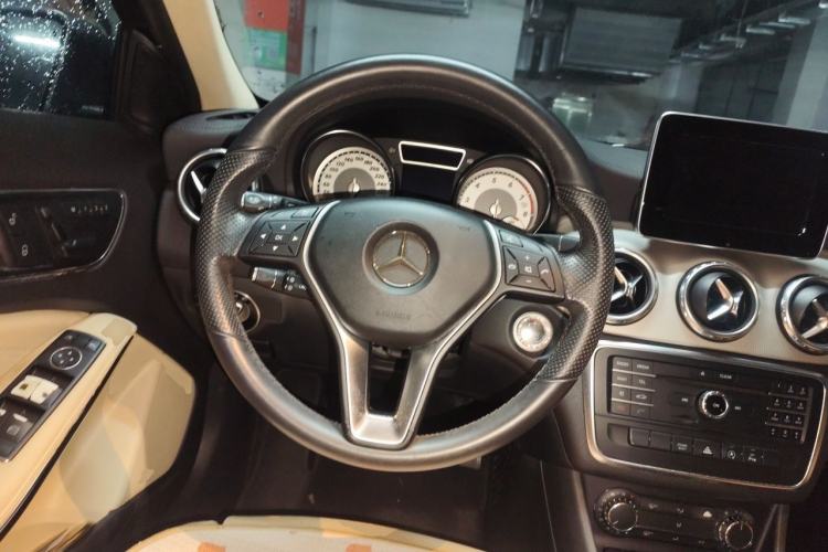 Used Mercedes-Benz GLA 2016 GLA 200 Fashion Model Steering Wheel