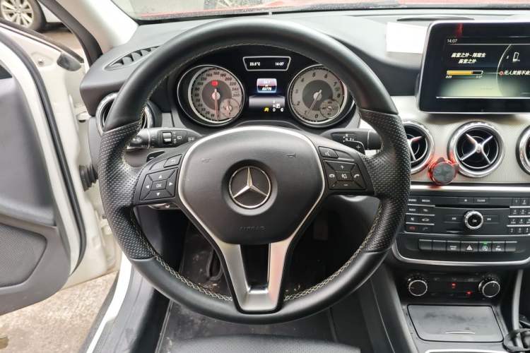 Used Mercedes-Benz GLA 2016 GLA 200 Sport Edition Steering Wheel