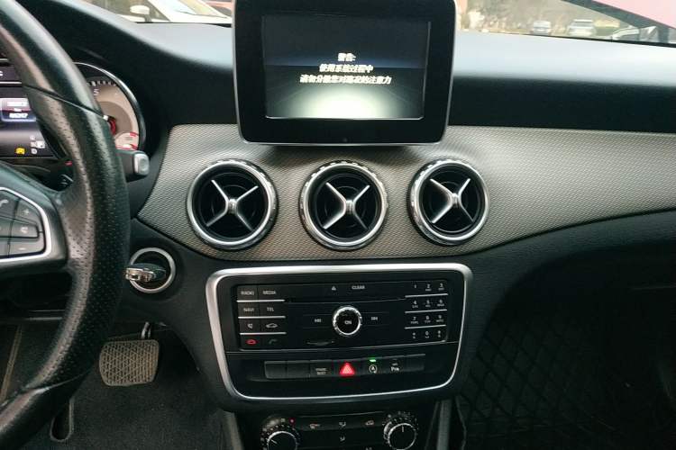 Used Mercedes-Benz GLA 2016 GLA 200 Fashion Model Audio And AC Panel