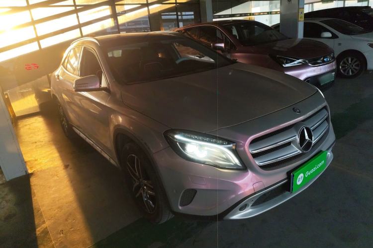 Used Mercedes-Benz GLA 2016 GLA 200 Fashion Model Front Right 45 Deg