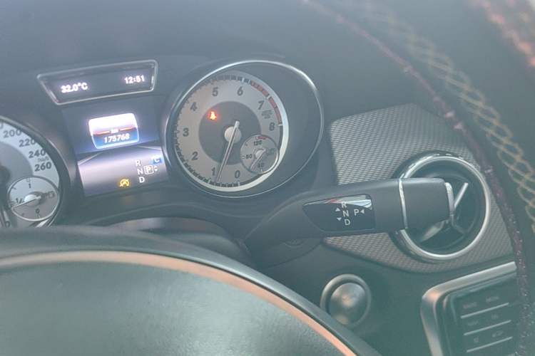 Used Mercedes-Benz GLA 2016 GLA 200 Fashion Model Gear Lever