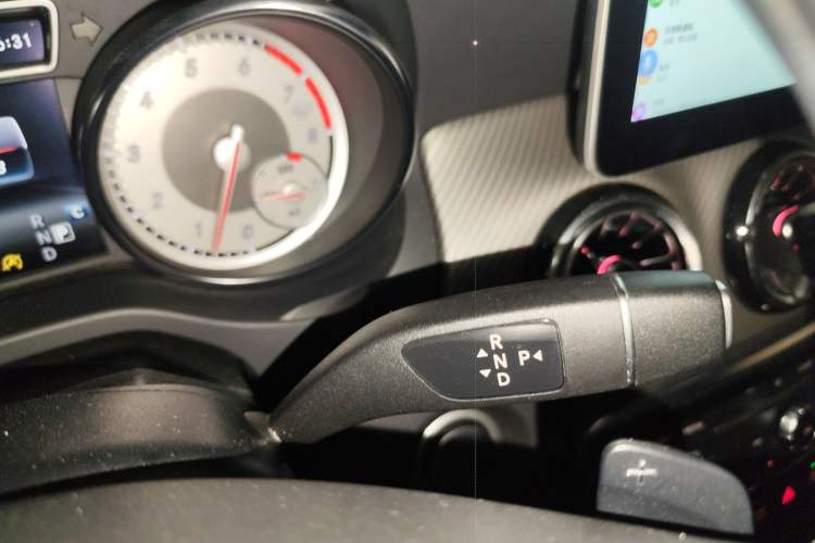 Used Mercedes-Benz GLA 2016 GLA 200 Fashion Model Gear Lever
