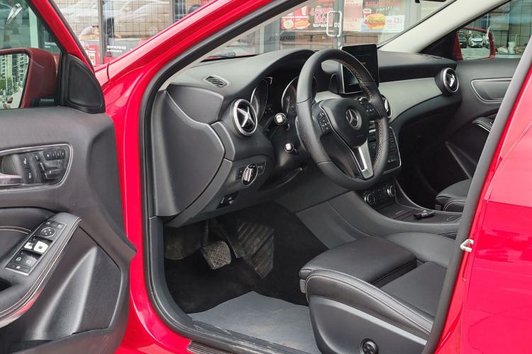Used Mercedes-Benz GLA 2016 GLA 200 Sport Edition Interior 1