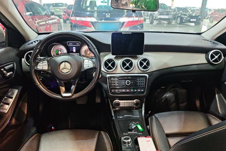 Used Mercedes-Benz GLA 2016 GLA 220 4MATIC Fashion Edition Interior 2