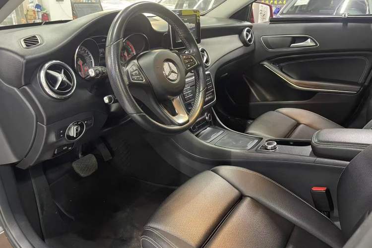 Used Mercedes-Benz GLA 2016 GLA 200 Fashion Model Interior 2