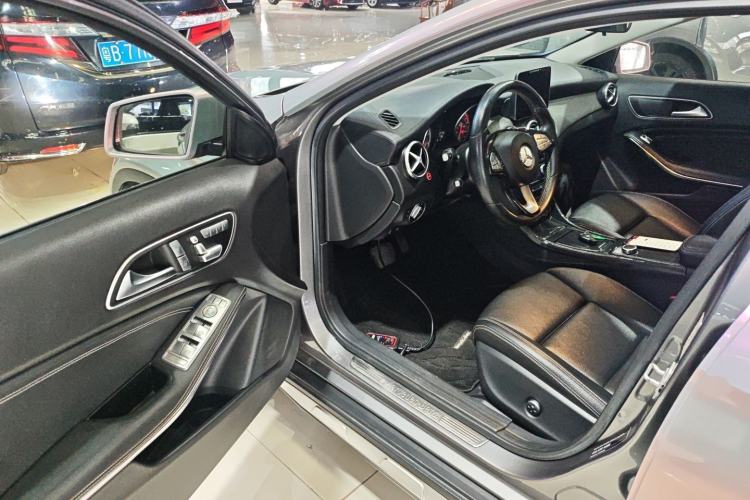 Used Mercedes-Benz GLA 2016 GLA 220 4MATIC Fashion Edition Interior 3
