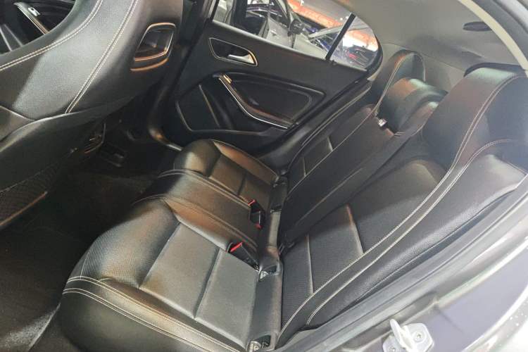 Used Mercedes-Benz GLA 2016 GLA 220 4MATIC Fashion Edition Interior 4