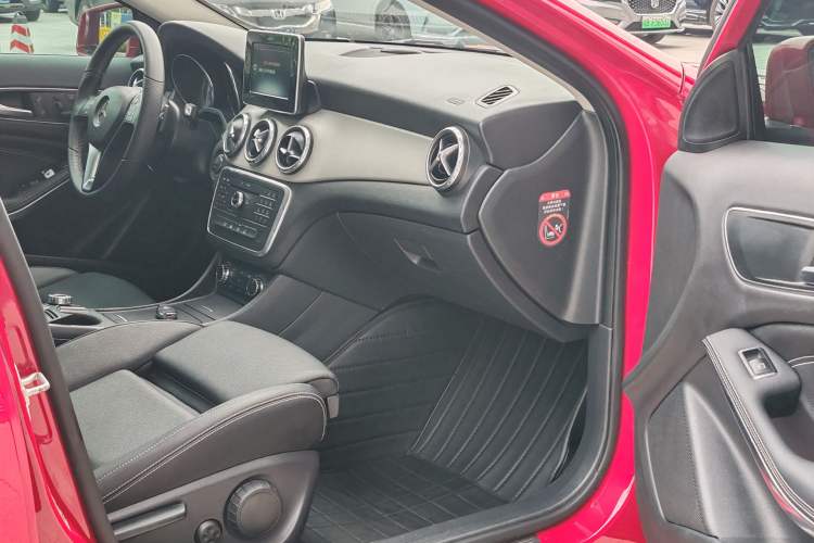 Used Mercedes-Benz GLA 2016 GLA 200 Sport Edition Interior 4