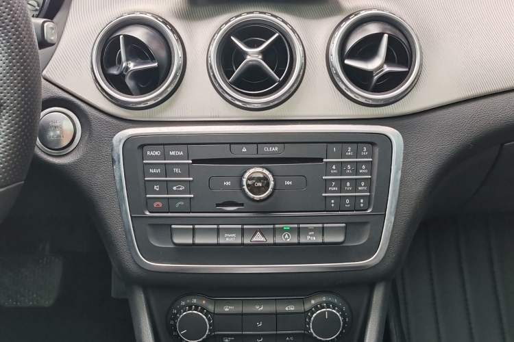 Used Mercedes-Benz GLA 2016 GLA 200 Sport Edition Interior 6