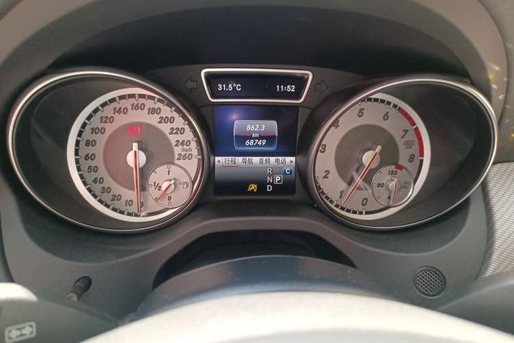 Used Mercedes-Benz GLA 2016 GLA 200 Fashion Model Odometer Close Up