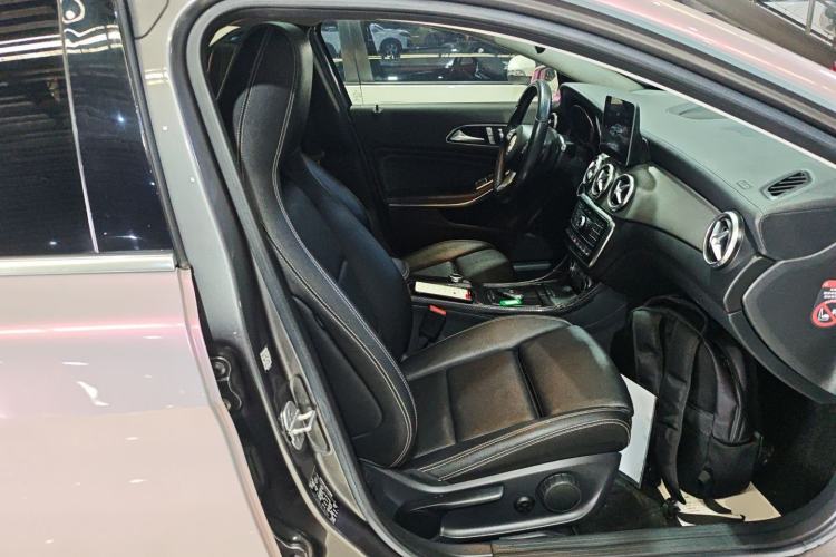 Used Mercedes-Benz GLA 2016 GLA 220 4MATIC Fashion Edition Right Front Seat