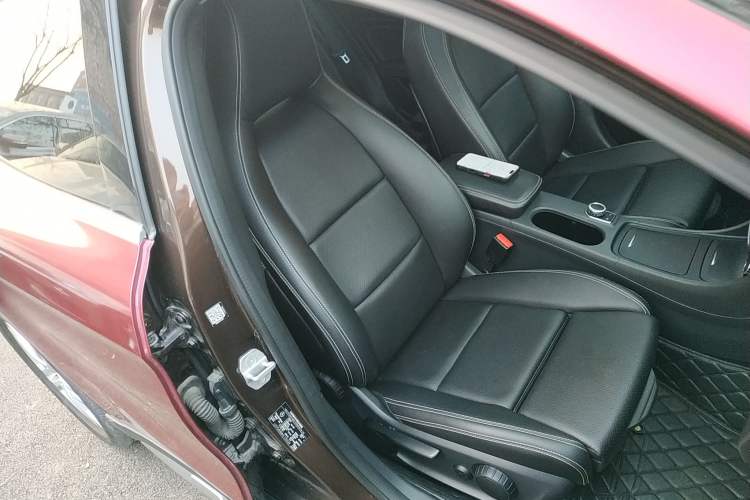Used Mercedes-Benz GLA 2016 GLA 200 Fashion Model Right Front Seat