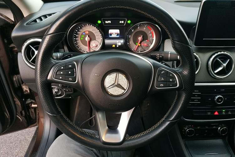 Used Mercedes-Benz GLA 2016 GLA 200 Fashion Model Steering Wheel