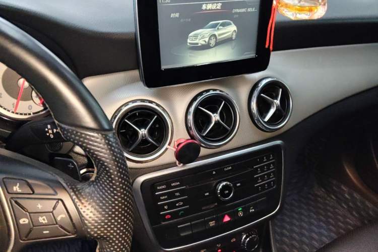 Used Mercedes-Benz GLA 2016 GLA 200 Sport Edition Audio And AC Panel