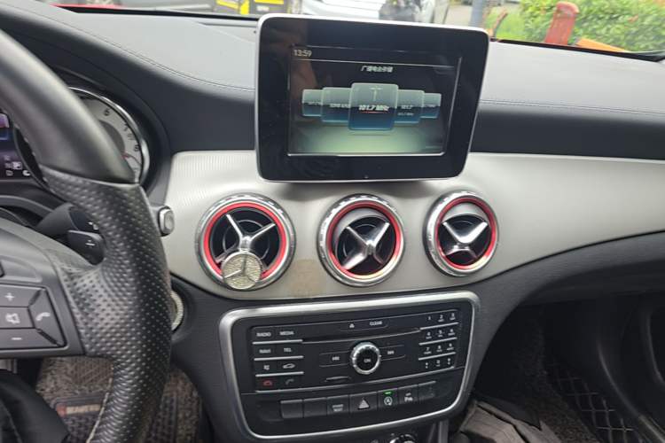 Used Mercedes-Benz GLA 2016 GLA 200 Fashion Model Audio And AC Panel