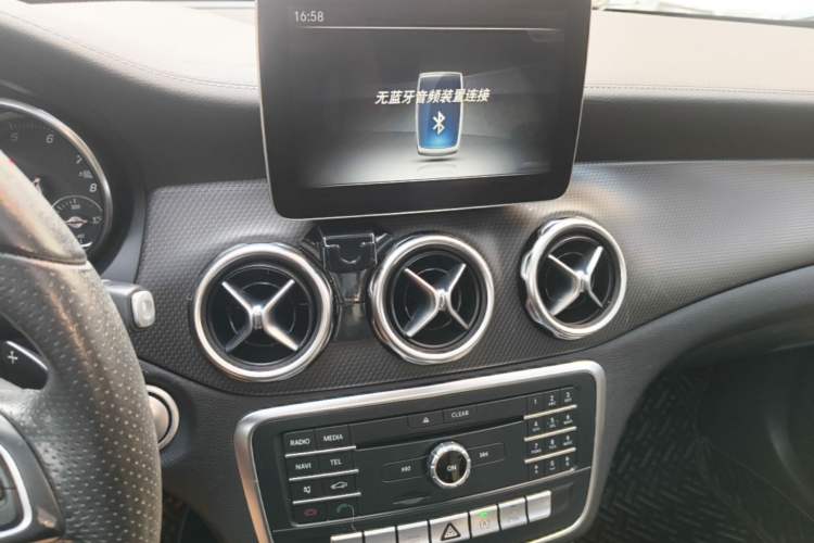 Used Mercedes-Benz GLA 2016 GLA 200 Fashion Model Audio And AC Panel