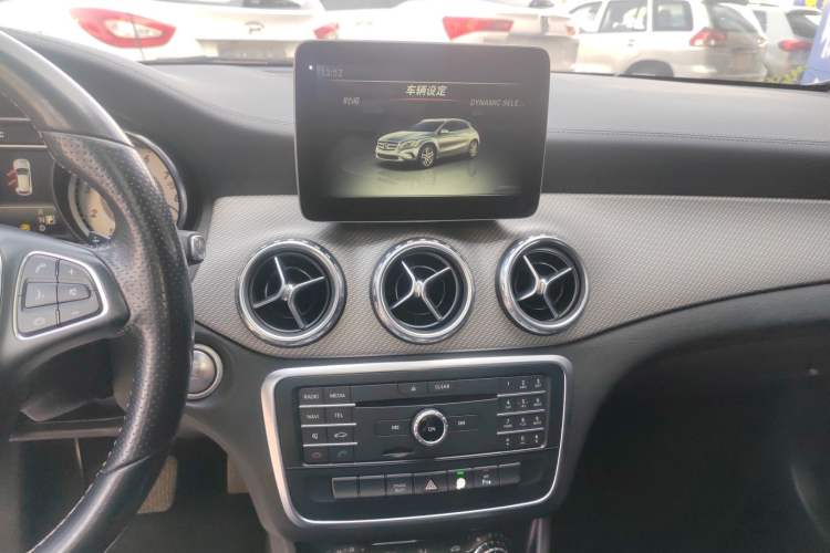 Used Mercedes-Benz GLA 2016 GLA 200 Fashion Model Audio And AC Panel