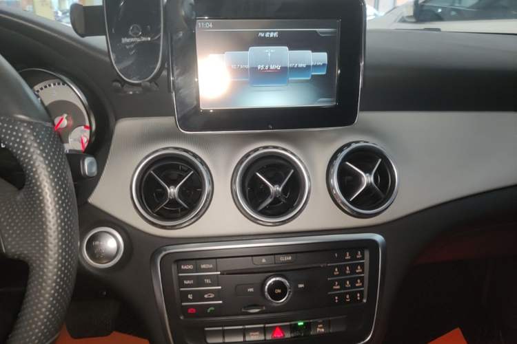 Used Mercedes-Benz GLA 2016 GLA 200 Sport Edition Audio And AC Panel