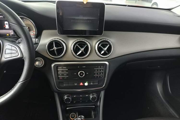 Used Mercedes-Benz GLA 2016 GLA 200 Sport Edition Audio And AC Panel
