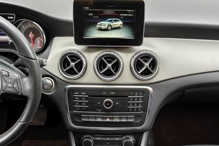 Used Mercedes-Benz GLA 2016 GLA 200 Sport Edition Audio And AC Panel