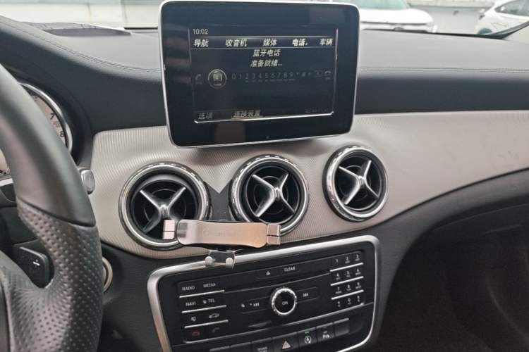 Used Mercedes-Benz GLA 2016 GLA 200 Fashion Model Audio And AC Panel