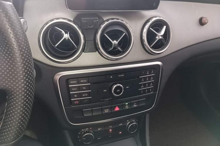 Used Mercedes-Benz GLA 2016 GLA 200 Fashion Model Audio And AC Panel