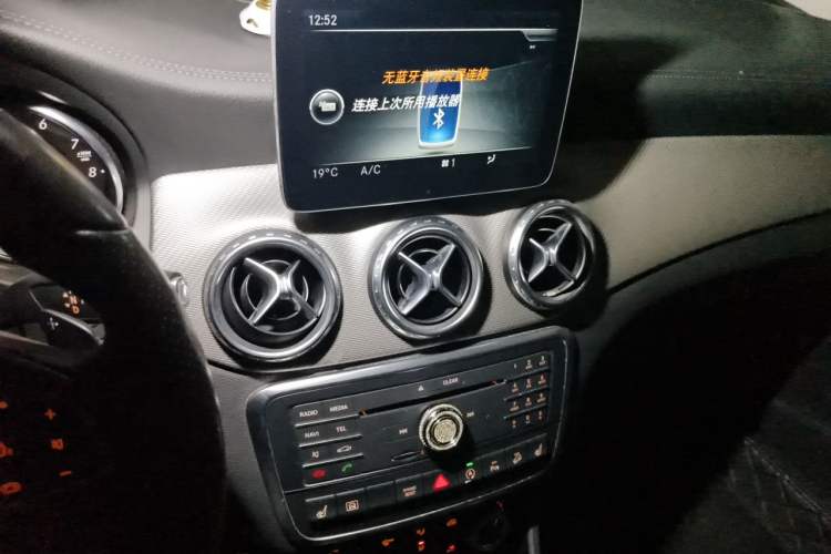 Used Mercedes-Benz GLA 2016 GLA 220 4MATIC Fashion Edition Audio And AC Panel