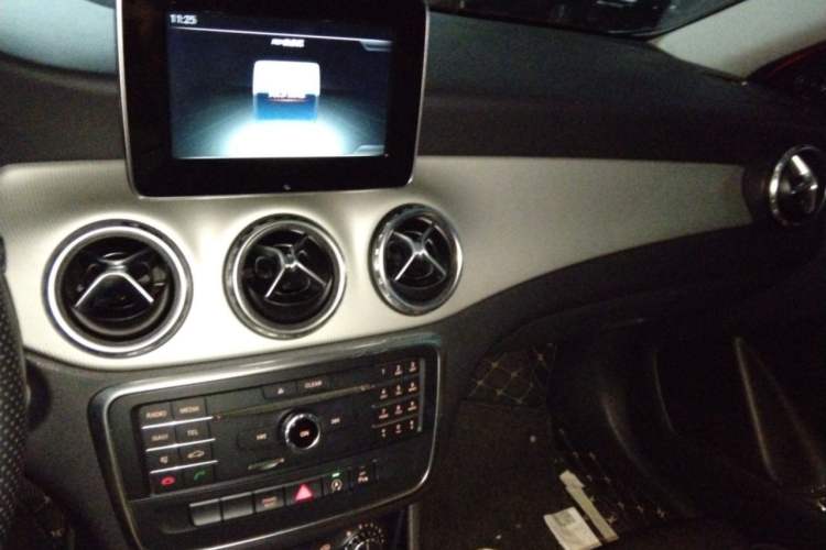 Used Mercedes-Benz GLA 2016 GLA 200 Sport Edition Audio And AC Panel
