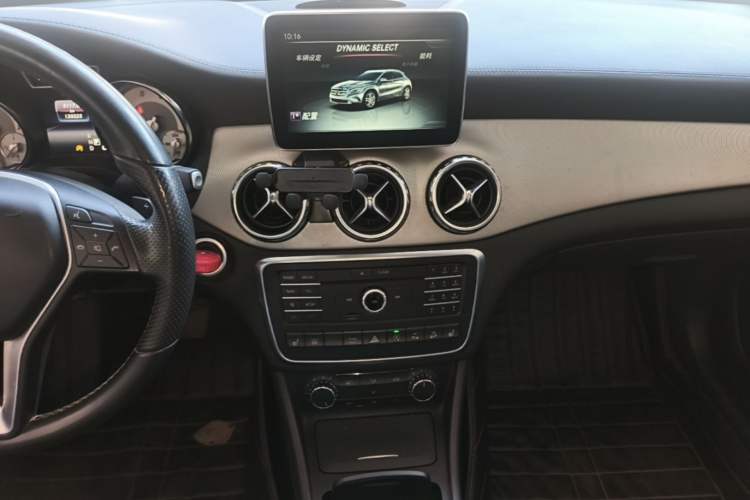 Used Mercedes-Benz GLA 2016 GLA 220 4MATIC Fashion Edition Audio And AC Panel