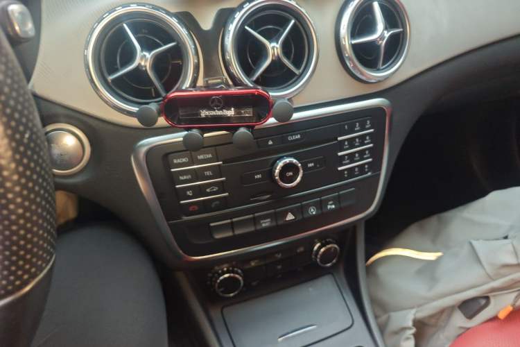 Used Mercedes-Benz GLA 2016 GLA 200 Fashion Model Audio And AC Panel