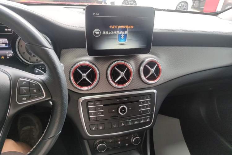 Used Mercedes-Benz GLA 2016 GLA 220 4MATIC Fashion Edition Audio And AC Panel