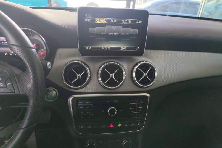 Used Mercedes-Benz GLA 2016 GLA 220 4MATIC Fashion Edition Audio And AC Panel