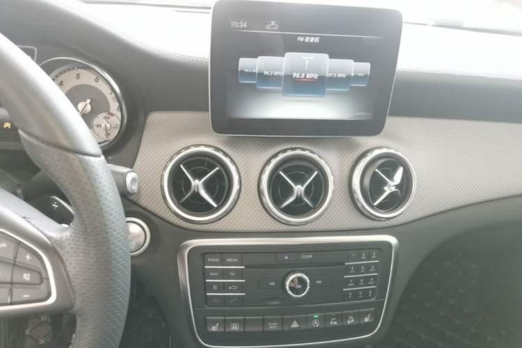 Used Mercedes-Benz GLA 2016 GLA 220 4MATIC Fashion Edition Audio And AC Panel