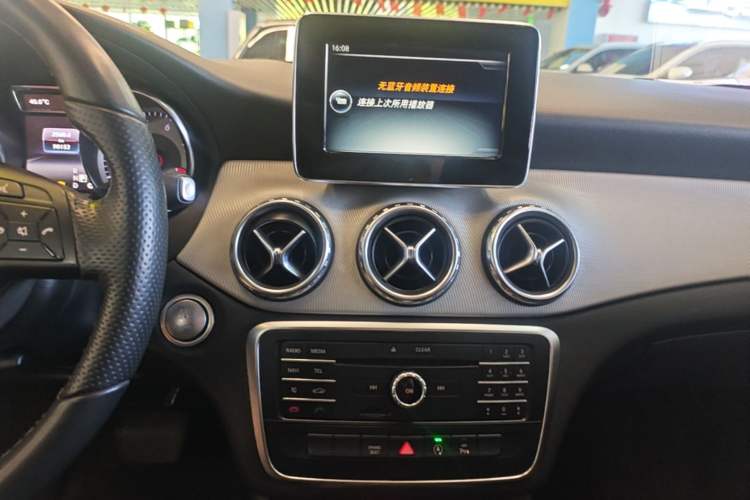 Used Mercedes-Benz GLA 2016 GLA 200 Sport Edition Audio And AC Panel