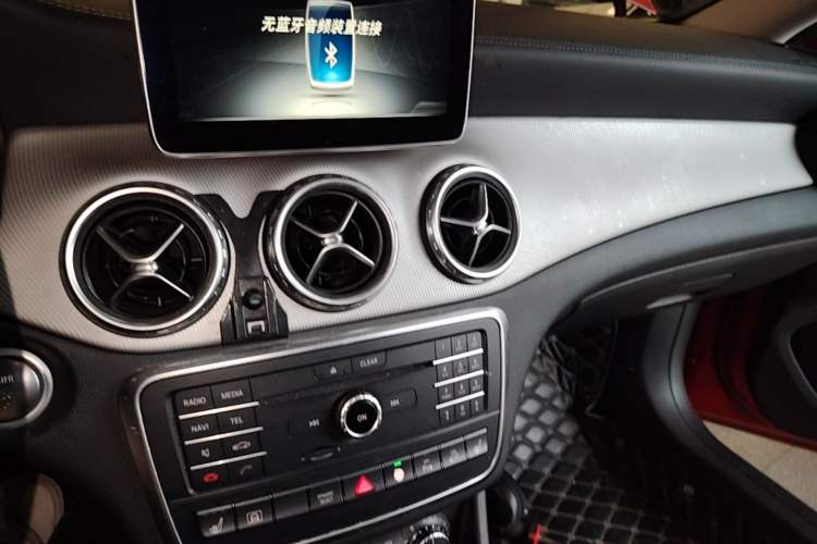 Used Mercedes-Benz GLA 2016 GLA 220 4MATIC Fashion Edition Audio And AC Panel