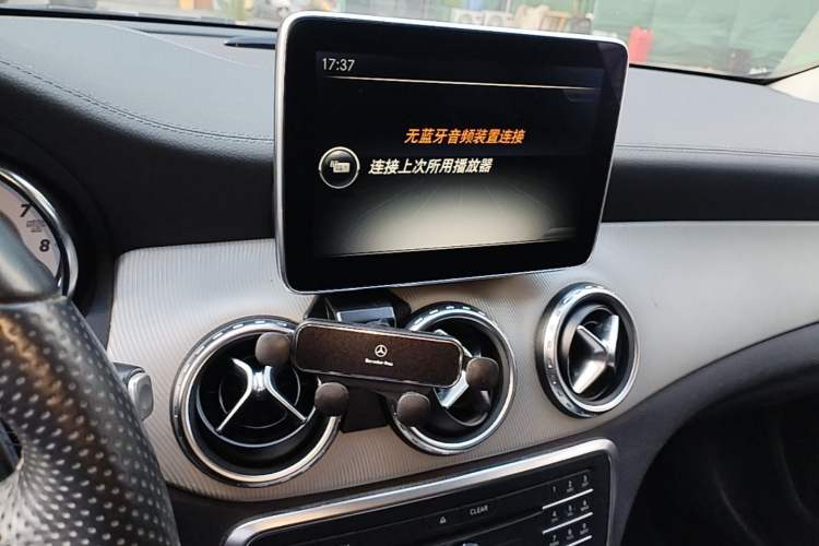 Used Mercedes-Benz GLA 2016 GLA 220 4MATIC Fashion Edition Audio And AC Panel