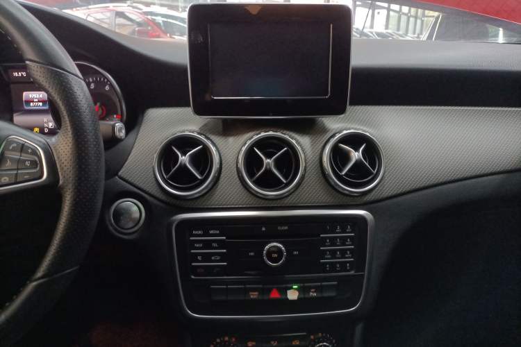 Used Mercedes-Benz GLA 2016 GLA 200 Sport Edition Audio And AC Panel